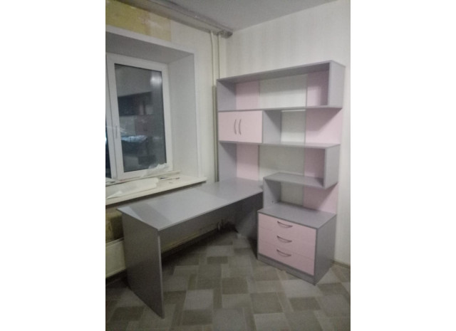 Стол письменный с пристройкой и ящиками в цвете Алюминий/Розовый кварц