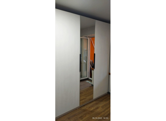 Шкаф 3-х дверный распашной с зеркалом Белоснежный