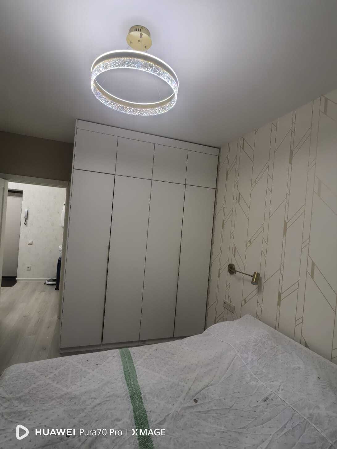 Шкаф распашной «Холодный лёд»: гармония стиля и функциональности