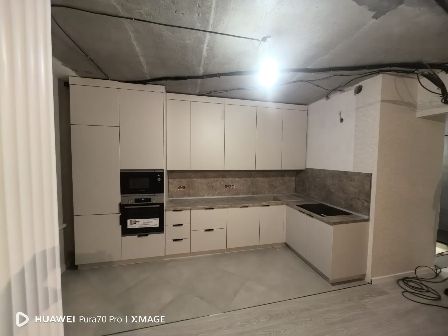 Умная эстетика: Г-образна кухня с продуманными решениями до мелочей Умная эстетика: Г-образна кухня с продуманными решениями до мелочей