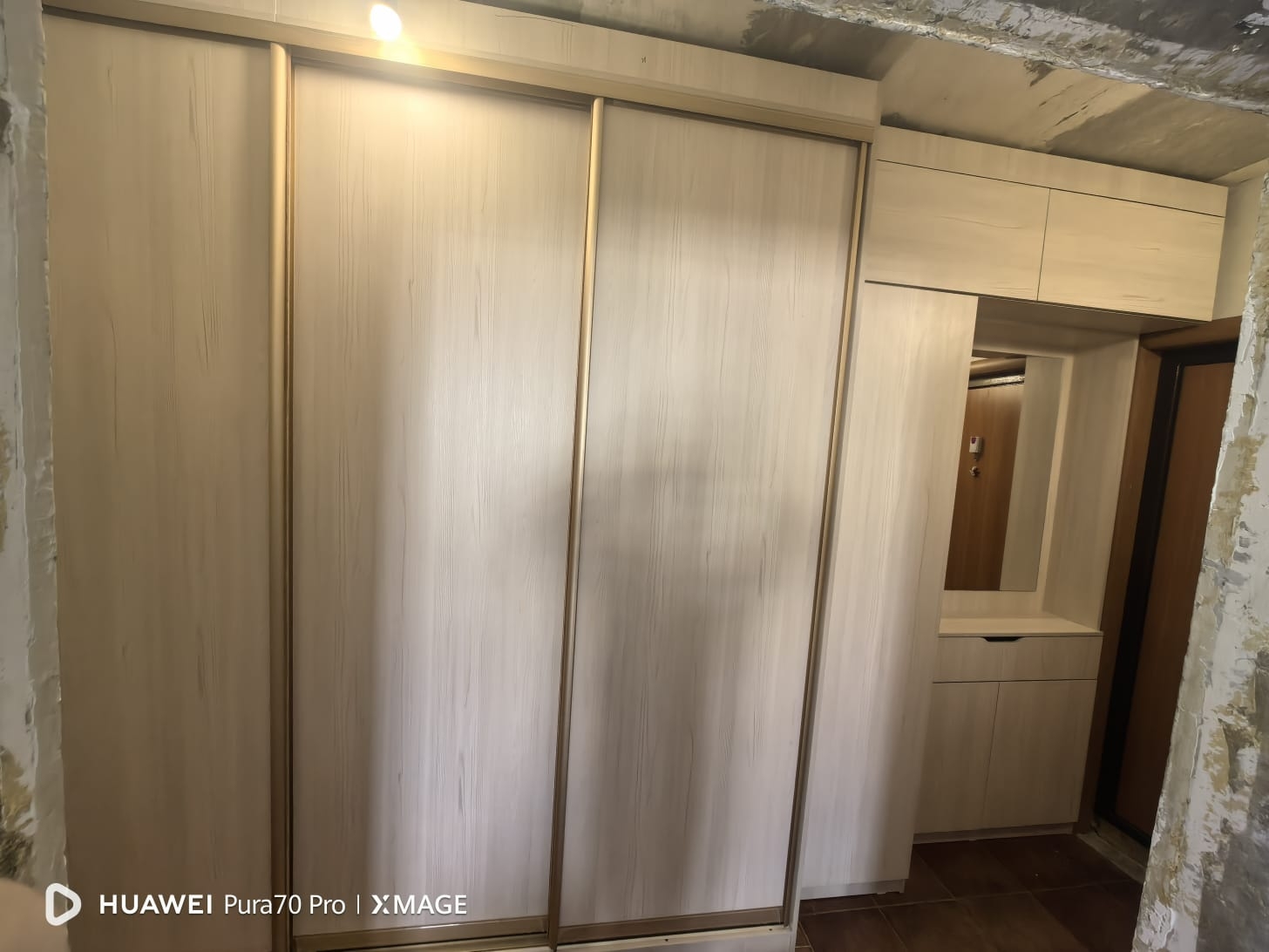 Комплект мебели в прихожую «Каньон Ледяной»: стиль и функциональность в каждой детали