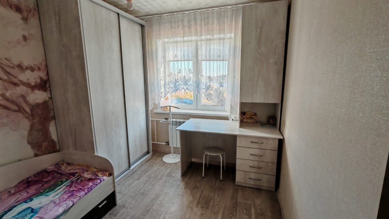 Ученическая зона «Бетон Пайн Белый»: стиль, функциональность и порядок в каждом элементе